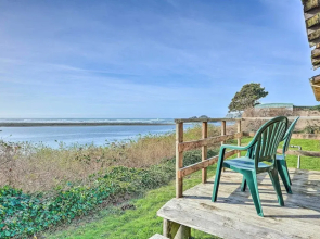Smith River Vintage Cabin: Oceanfront Deck + Views