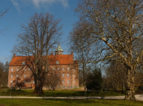 Sostrup Slot og Kloster