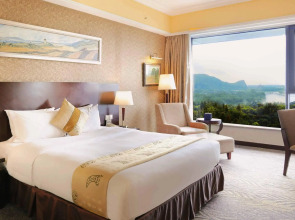 Guilin Lijiang Waterfall Hotel