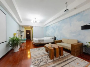 Quzhu City Homestay (Shiyan Wanda Plaza Branch)