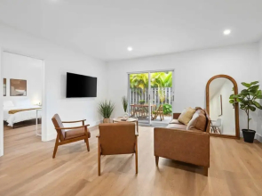 Spacious 2 BR Sailboat Bend