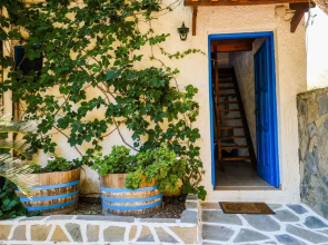 Pretty Holiday Home with Lotus Garden & Terrace near Sea Beach