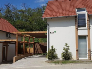 Kenese-Völgye Villahotel