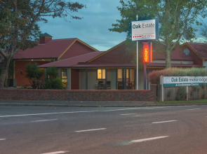 ASURE Oak Estate Motor Lodge