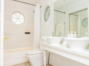 Oceanside Hotel and Suites