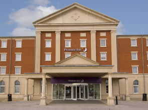 Premier Inn Manchester Trafford Centre West