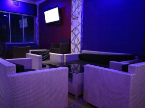 Sakawa Towers County Hotel