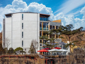 Harbor House poolvilla couple