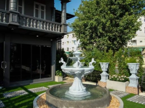 The O-Zone Airport Inn