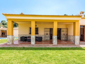Cortijo Angela Vinuela by Ruralidays