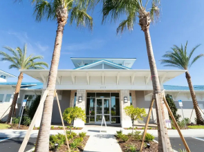 Beautiful 6 Bedroom Home w/ Private Pool and Spa at Windsor Island