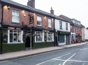 Stylish And Artistic Open Plan Flat In Wdidsbury