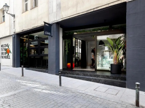 2060 The Newton Hostel & Market