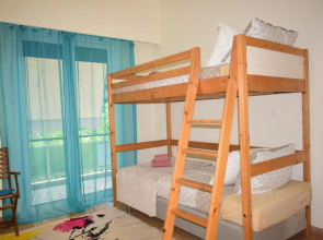 Antonia's 2bedroom with garden and private parking by MK