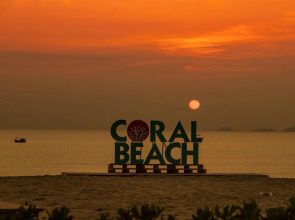 Курортный отель The Empyrean Cam Ranh Beach Resort