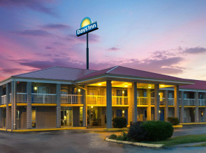 Days Inn by Wyndham Richmond