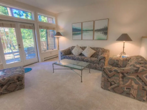Delightful Mccloud 2 Bedroom Condo by RedAwning