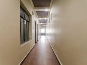 Hotel O Samrat
