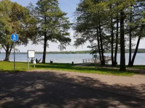 Blaues Haus am See