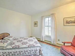 Apt on Vineyard Haven Near Nantucket Sound!