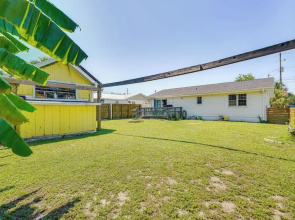 Panama City Home w/ Fire Pit - Walk to Beaches!