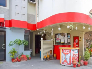 OYO 721 Silks Inn
