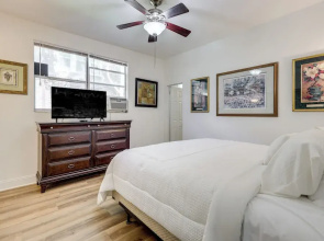Walk to Food & Art: Condo in Historic Riverside