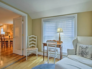 1/2 Mi to Beach: Lovely Guesthouse in Kennebunk!