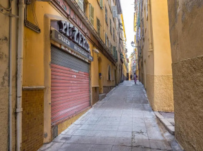 Garibaldi Square - Charming 1 Bdr Old Tow