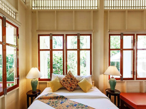 Baan Bayan Beachfront Hotel