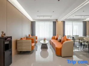 Meigao Zhixuan Hotel (Danyang Wuyue Plaza High Speed Railway Station)