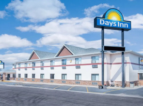 Days Inn Wall