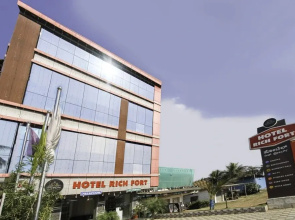 Rich Fort By OYO Rooms