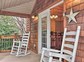 'the Boat House' Creekside Escape in Hot Springs!
