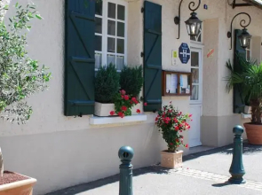Logis Hôtel les Tonnelles
