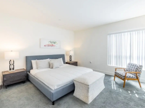 3br/3ba Fully Furnished Apartment In Hollywood 3 Bedroom Apts by RedAwning