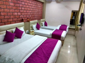 OYO 2403 Hotel Aamantran Avenue