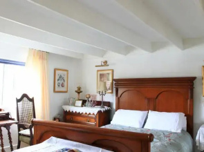 Danny Minnies Country House