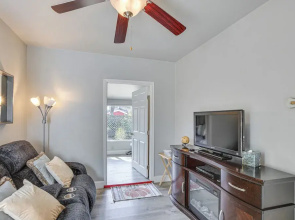 2 Mi to Dtwn Atascadero! Cozy Cottage w/ Yard