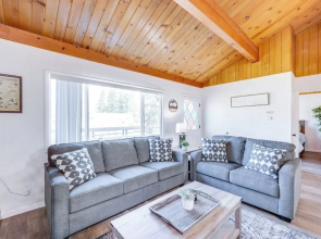 Close to Skiing & Lake: Big Bear Mountain Getaway