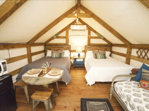 Geronimo Creek Retreat Glamping Cabin #2 - Campsite