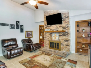 < 1 Mi to Lake Ray Hubbard: Home w/ Patio!
