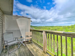 Cozy Branson Retreat w/ Balcony, 2 Mi to 76 Strip