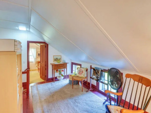Tranquil 3 BR Stockbridge House w/ Private Deck!