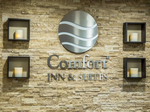 Comfort Inn & Suites Riverview near Davenport and I-80