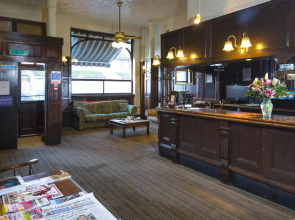 Hampton Court Palace Hotel