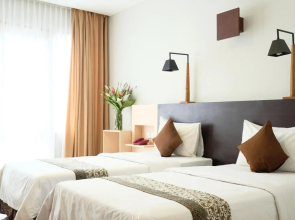 The Grand Hill Bistro Cafe & Resort Hotel