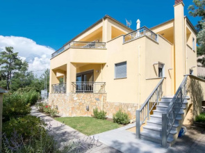 Louloudis Pool Villa