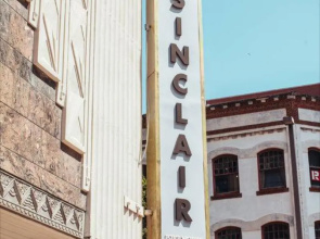 The Sinclair, Autograph Collection