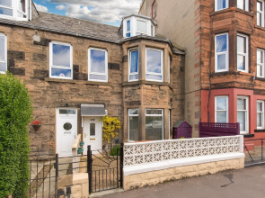 414 Spacious 2 Bedroom Ground Floor Apartment Near Leith